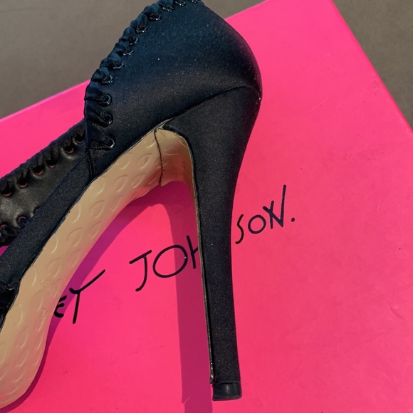 Betsey Johnson Walter pump - Picture 6 of 6